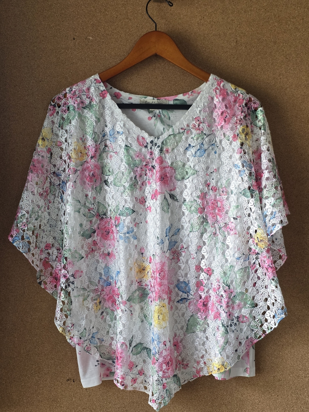 Casual Express Floral Lace Overlay Poncho Blouse White Pink Blossoms Sz L Tunic